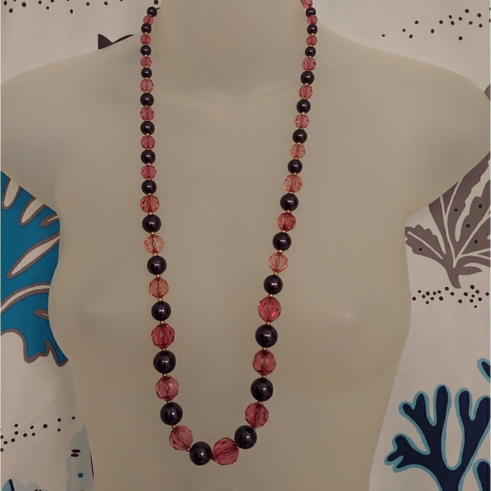 2 for $20 VTG Graduated Fuschia Beaded Necklace - Picture 5 of 8